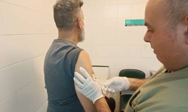 Dengue: continúa la vacunación para policías, bomberos y personal del Servicio Penitenciario