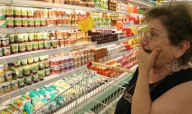 En febrero, un 57% las familias cordobesas no pudo acceder plenamente a la canasta de alimentos