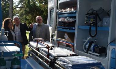 Frontera recibió una ambulancia y un minibús 0 km para fortalecer la atención en salud pública