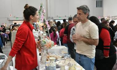 Gran convocatoria en la Feria de Mujeres Emprendedoras por el Día del Amigo