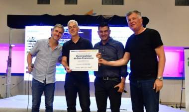 Capacitación sobre compostaje convocó a 250 vecinos en el Superdomo de San Francisco