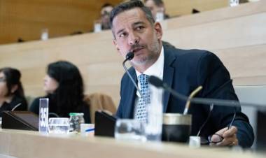 Llaryora mueve las fichas: reorganiza su gabinete y Siciliano queda en la primera línea