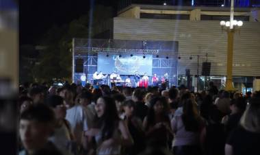 Este domingo 11 arranca La Peatonal 2026: la grilla de artistas