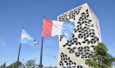 Llaryora dispuso la continuidad de la reducción de salarios en el Poder Ejecutivo