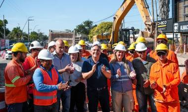 Llaryora recorrió la duplicación de calzada de la avenida Bodereau