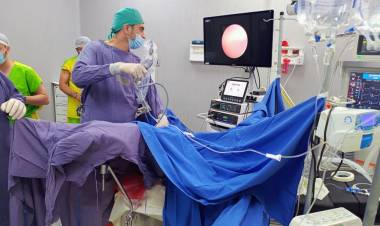 La salud pública suma tecnología: Primera intervención urológica con láser en el sistema provincial