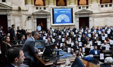 Con 130 legisladores, el oficialismo consiguió quórum y Diputados debate la reforma laboral