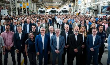 Llaryora pidió defender la industria nacional y exigió igualdad de condiciones para competir