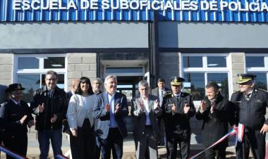 En Villa de Soto, Llaryora inauguró el anexo de la Escuela de Suboficiales