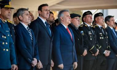 Llaryora tomó juramento de fidelidad a la Bandera Nacional a cadetes de la Policía, el Servicio Penitenciario y la Fuerza Policial Antinarcotráfico