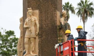 Restauran los monumentos de la Plaza Vélez Sarsfield