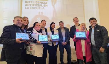 La Provincia entregó más de 100 netbooks para estudiantes y docentes de cinco localidades de Punilla