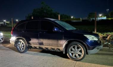 Hallaron una camioneta con pedido de secuestro por sustracción estacionada en calle Raúl Dosanto