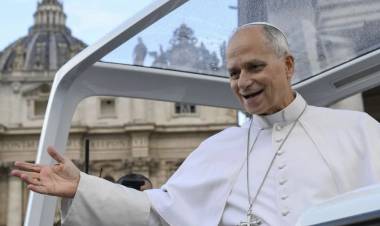 El Papa León confirmó su visita al país tras su recuperación favorable: "Allá vamos"