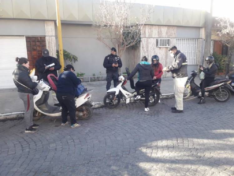 Retuvieron motos y remises en contrles de tránsito
