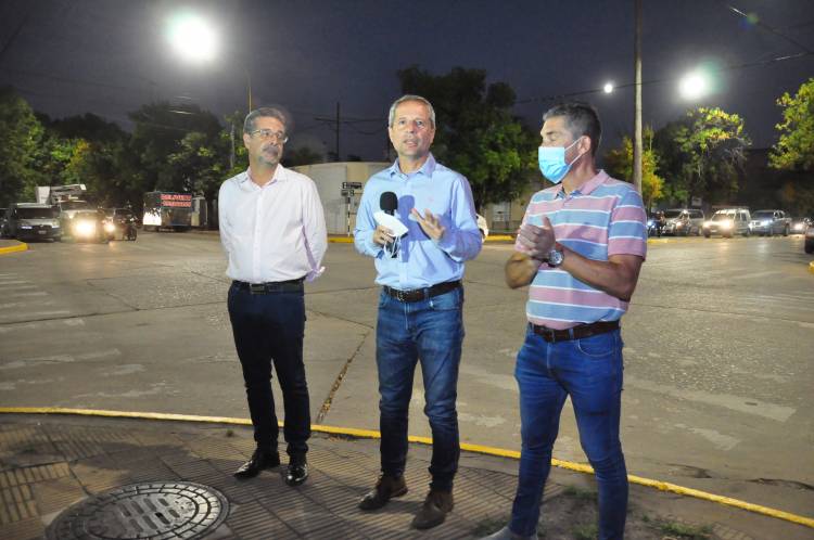 Inauguración de sistema lumínico con luces led en barrio Roca