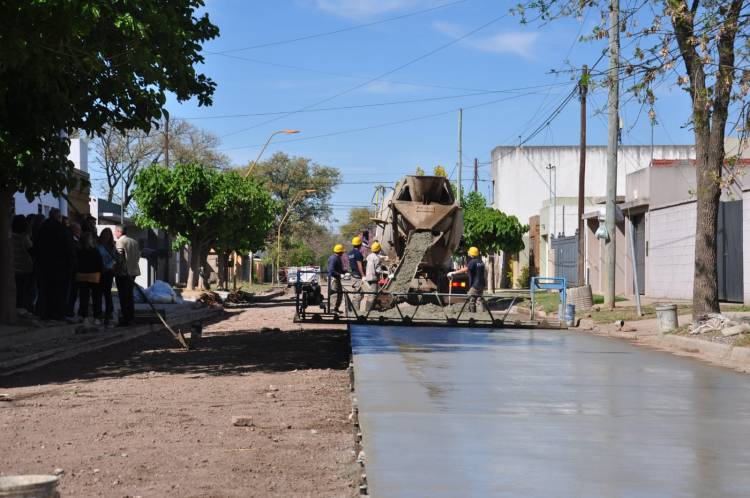 Anunciaron pavimentación de barrio Cottolengo