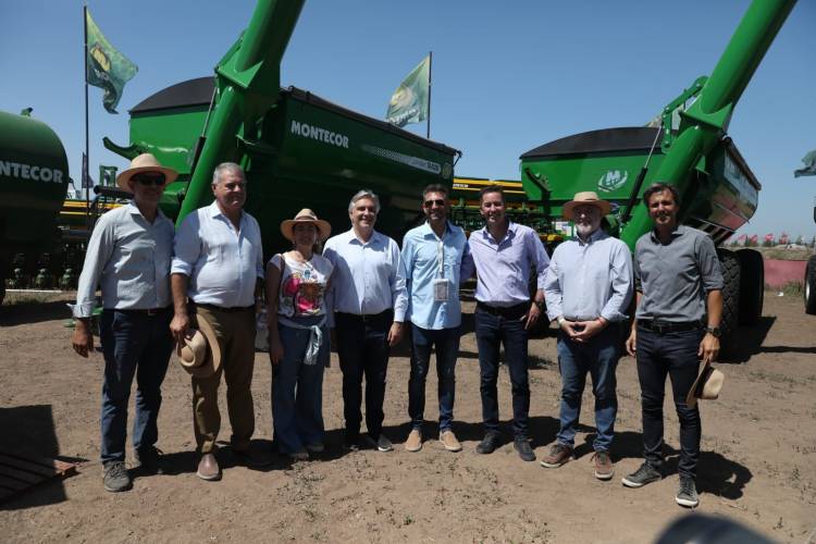 Manuel Calvo en Expo Agro junto a Martín Llaryora