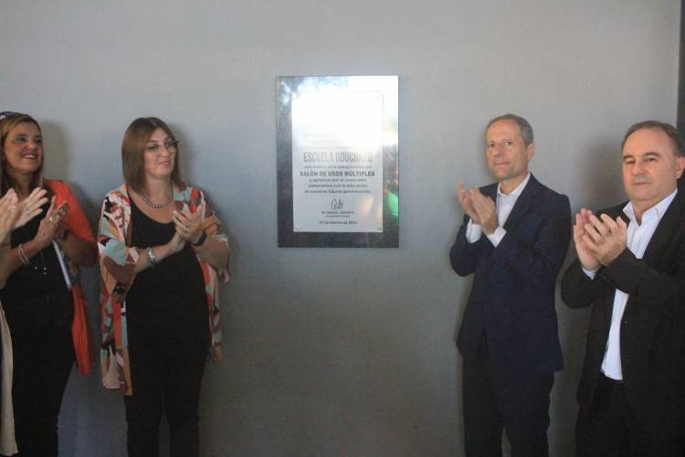 Bernarte participó de la inauguración del SUM en el Centro Educativo Hipólito Bouchard
