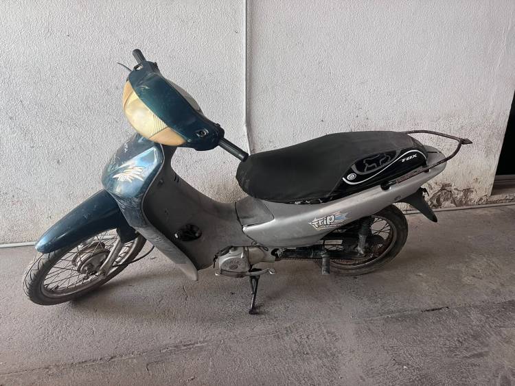 DEJO SIN CANDADO SU MOTOCICLETA Y SE LA SUSTRAJERON