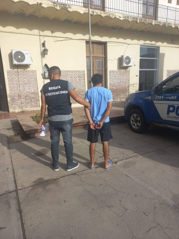 LA POLICIA DETUVO A UN HOMBRE EN UN ALLANAMIENTO CON FRONDOSOS ANTECEDENTES POLICIALES