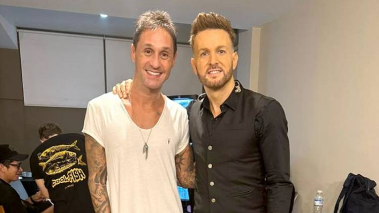 Axel, con un invitado especial
