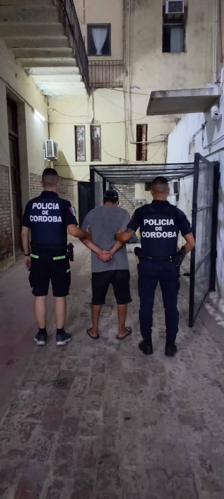 APREHENSIÓN DE MASCULINO POR VIOLENCIA FAMILIAR