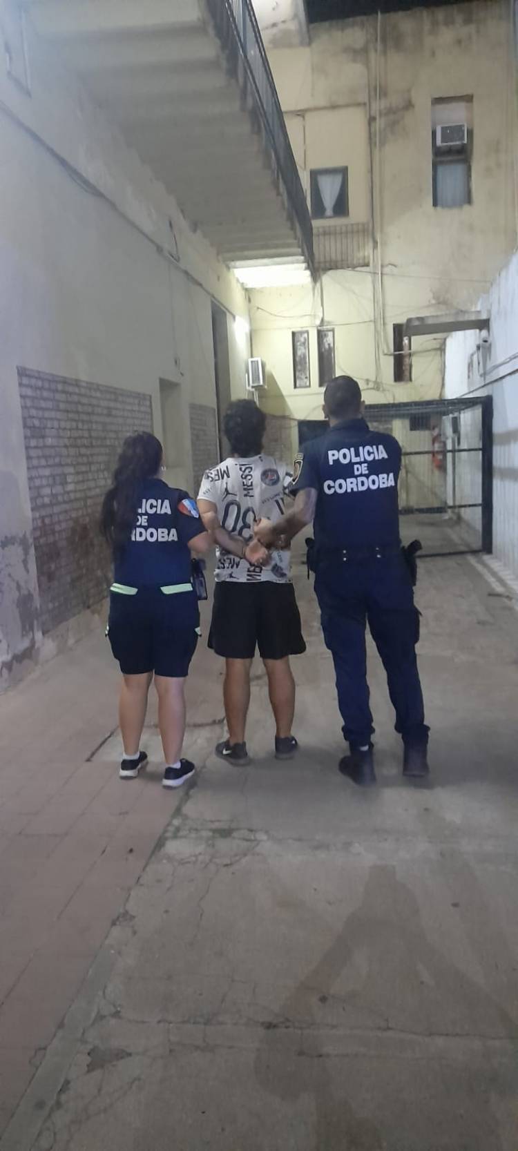 APREHENSIÓN DE MASCULINOS Y RECUPERO DE ELEMENTOS SUSTRAÍDOS