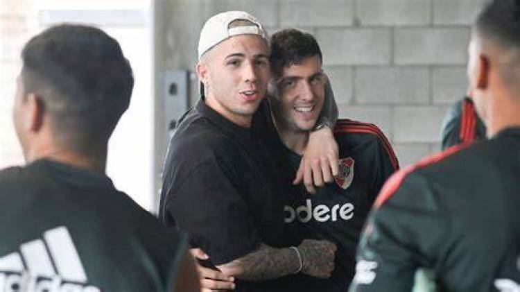 Enzo Fernández visitó al plantel de River sobre el final de la práctica