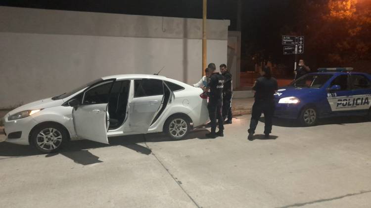 AUTOMÓVIL CON PEDIDO DE SECUESTRO Y APREHENSIÓN DE MASCULINO