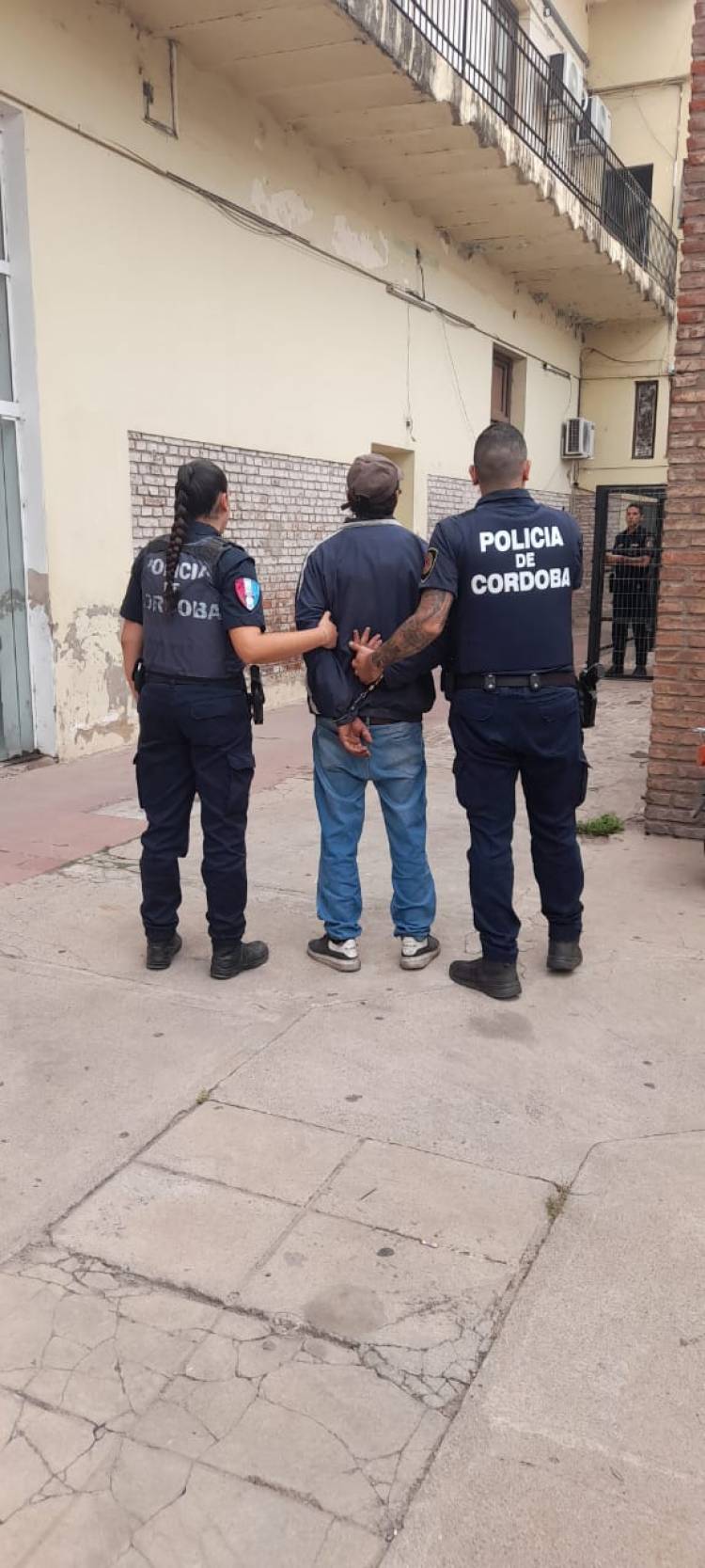 RECUPERO DE ELEMENTO SUSTRAÍDO Y APREHENSIÓN DE MASCULINO