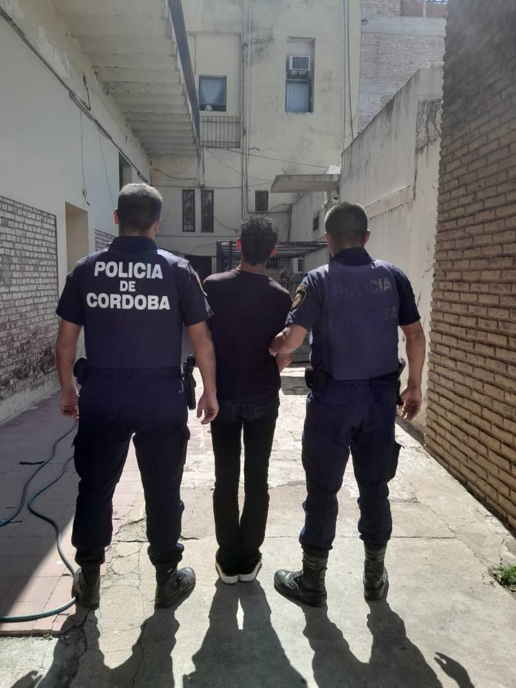   DETENCIÓN DE MASCULINO CON PEDIDO DE CAPTURA POR EXTORSIÓN CALIFICADA Y NARCOTRAFICO 