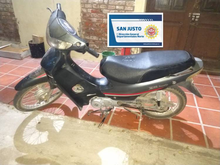 APREHENSIÓN DE MASCULINOS POR RESISTENCIA A LA AUTORIDAD Y SECUESTRO DE MOTOCICLETA 