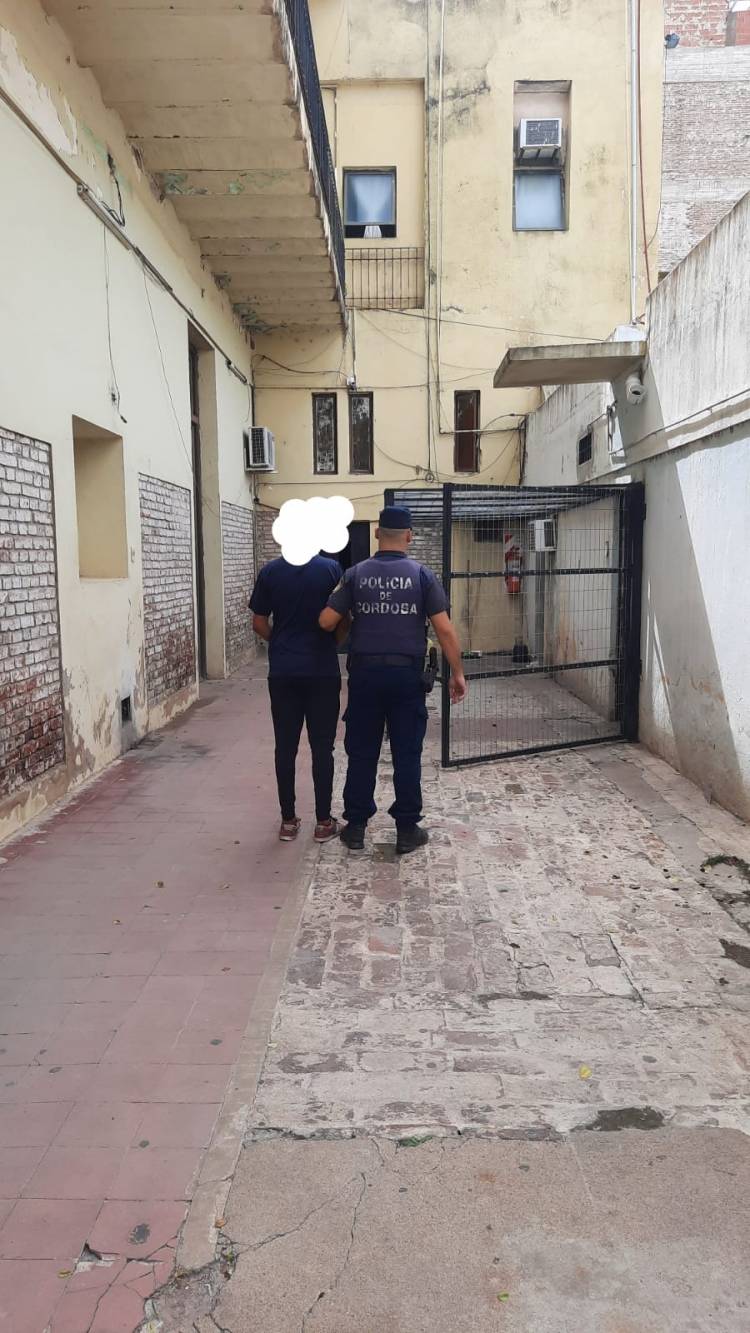 APREHENSIÓN DE MASCULINO POR VIOLACIÓN DE DOMICILIO