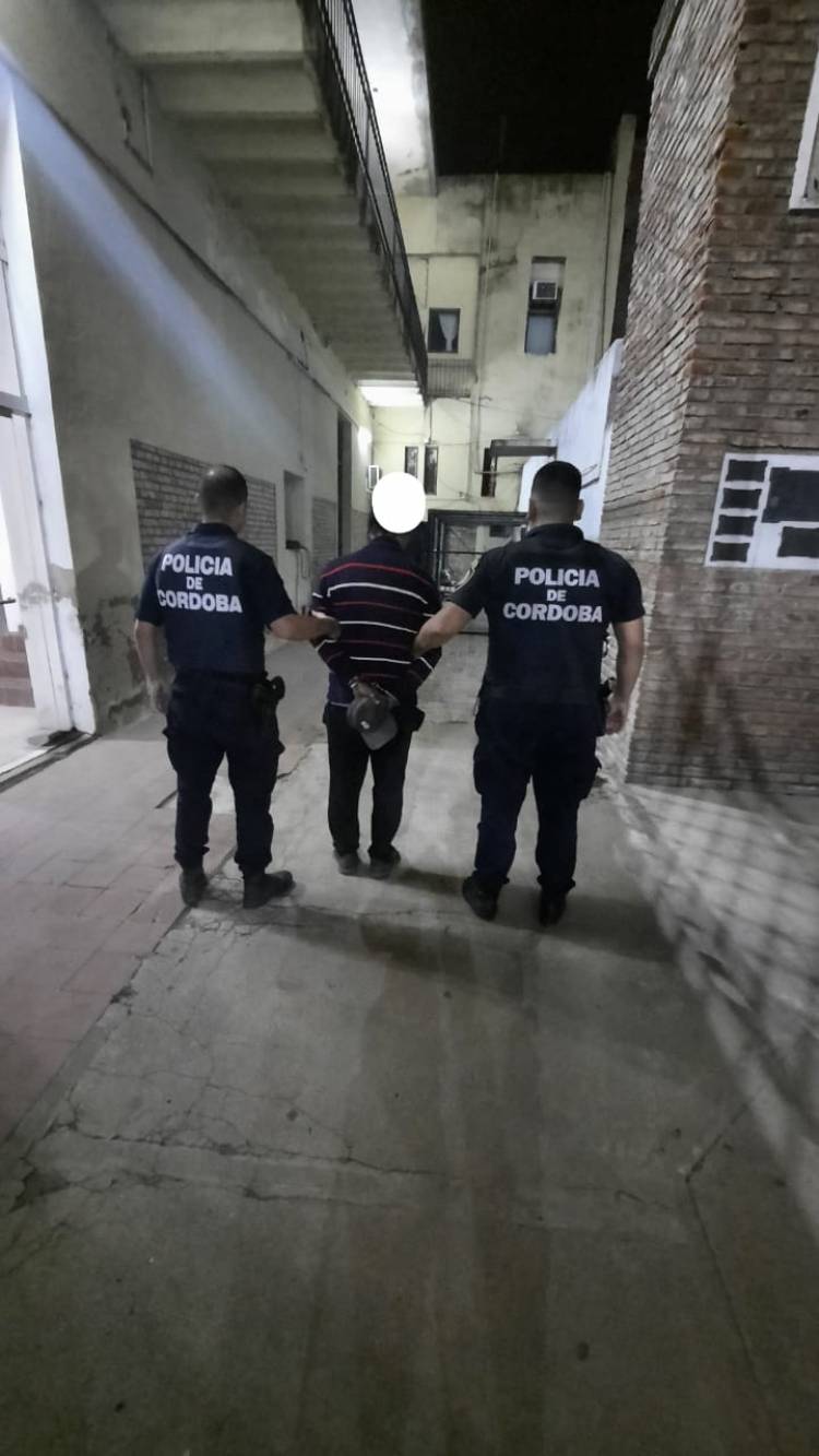 APREHENSIÓN DE MASCULINO POR HURTO Y RESISTENCIA A LA AUTORIDAD