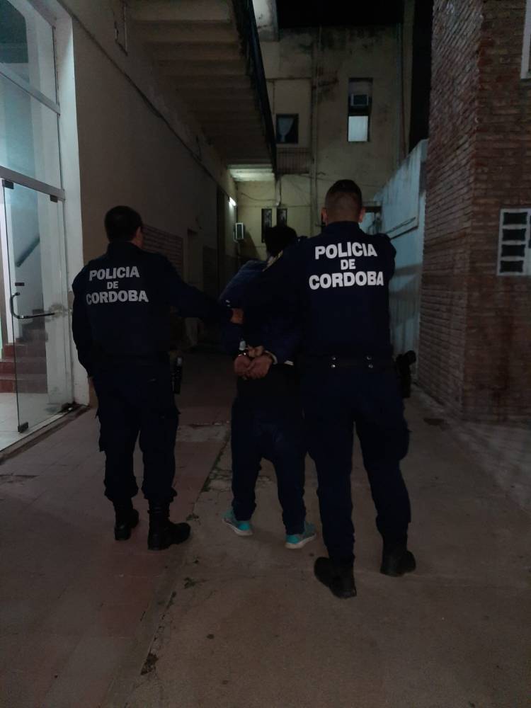 VIOLACIÓN DE DOMICILIO, ROBO Y APREHENSIÓN DE MASCULINO