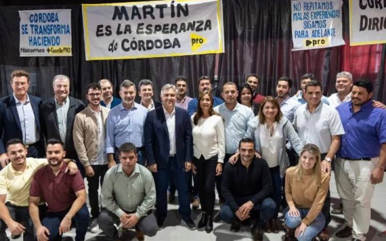Martín Llaryora recibió el apoyo de jefes comunales y dirigentes del PRO