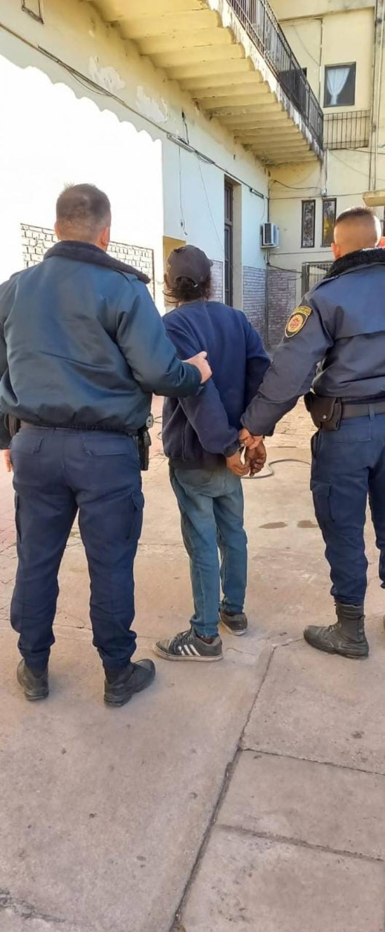 APREHENSIÓN DE MASCULINO EN FLAGRANCIA Y RECUPERO DE ELEMENTOS 