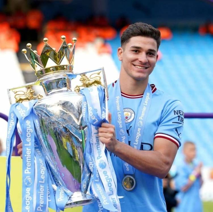 Julián Álvarez conquistó su primer título en el Manchester City