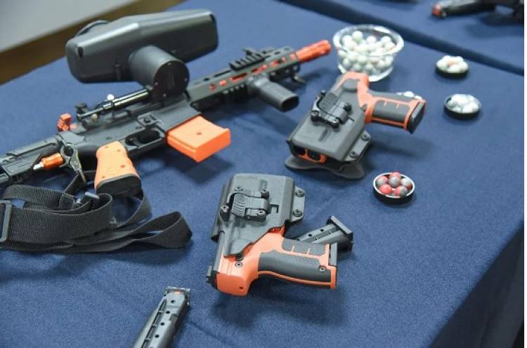 La Policía incorpora armas no letales que lanzan gas pimienta