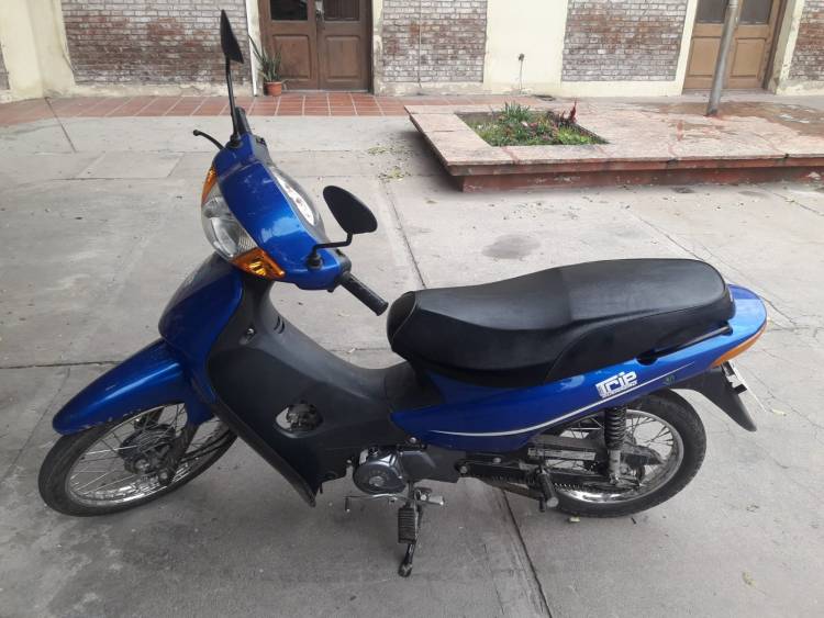  MOTOCICLETA CON PEDIDO DE SECUESTRO 