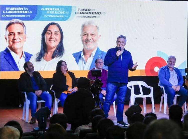 En La Carlota, Llaryora dijo que trabajará para que Córdoba llegue a tener 100 parques industriales
