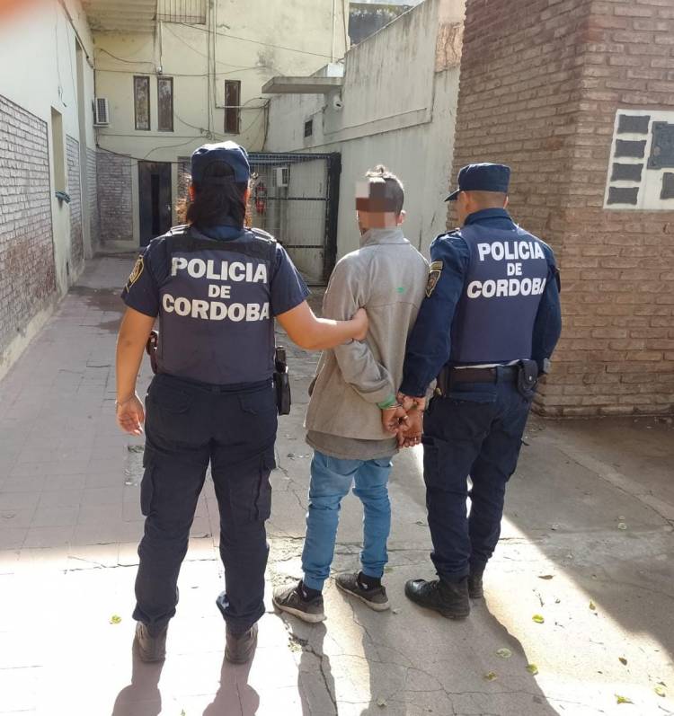 APREHENSIÓN DE MASCULINO POR HURTO Y RECUPERO DE ELEMENTO