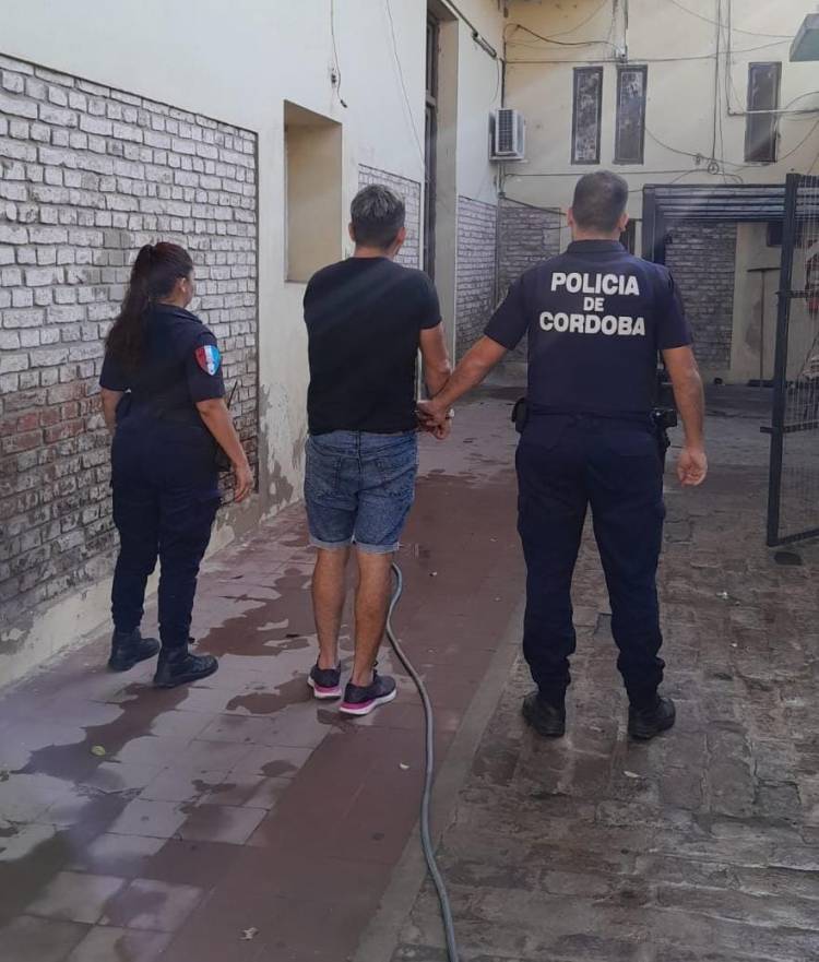 APREHENSIÓN DE MASCULINO POR TRIPLE PEDIDO DE CAPTURA