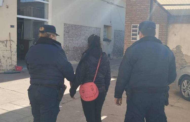  APREHENSIÓN DE FEMENINA POR  ADULTERACIÓN DE BIEN REGISTRABLE Y SECUESTRO DE MOTOCICLETA