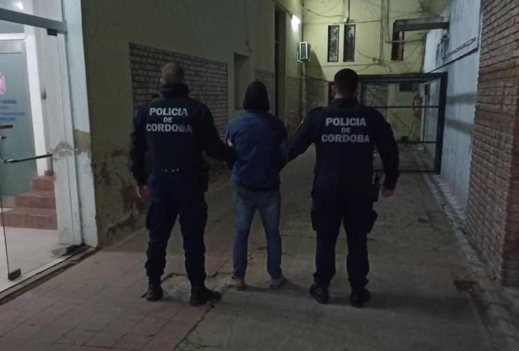 APREHENSIÓN DE MASCULINO POR AMENAZAS Y RESISTENCIA A LA AUTORIDAD