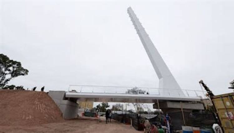 Schiaretti, Llaryora y Passerini recorrieron el puente del Parque Las Heras