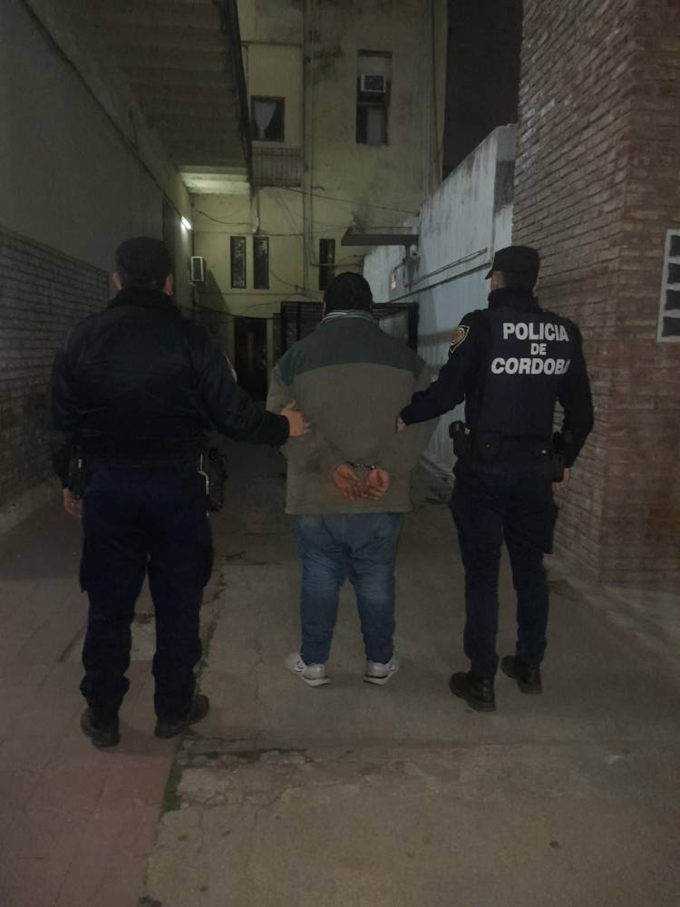 APREHENSIÓN DE MASCULINO POR VIOLACIÓN DE DOMICILIO Y DESOBEDIENCIA A ORDEN JUDICIAL