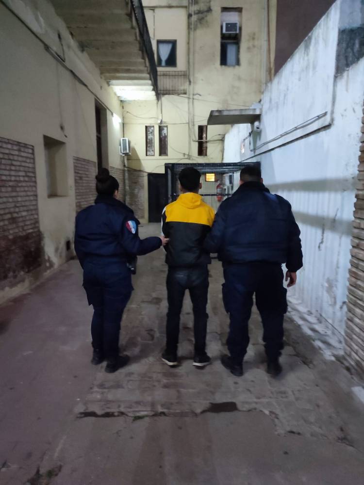 LESIONES LEVES APREHENSIÓN DE MASCULINO POR RESISTENCIA A LA AUTORIDAD