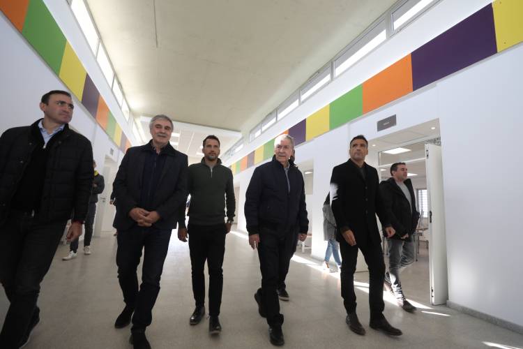 Alta Gracia: Schiaretti supervisó los trabajos finales de una escuela ProA